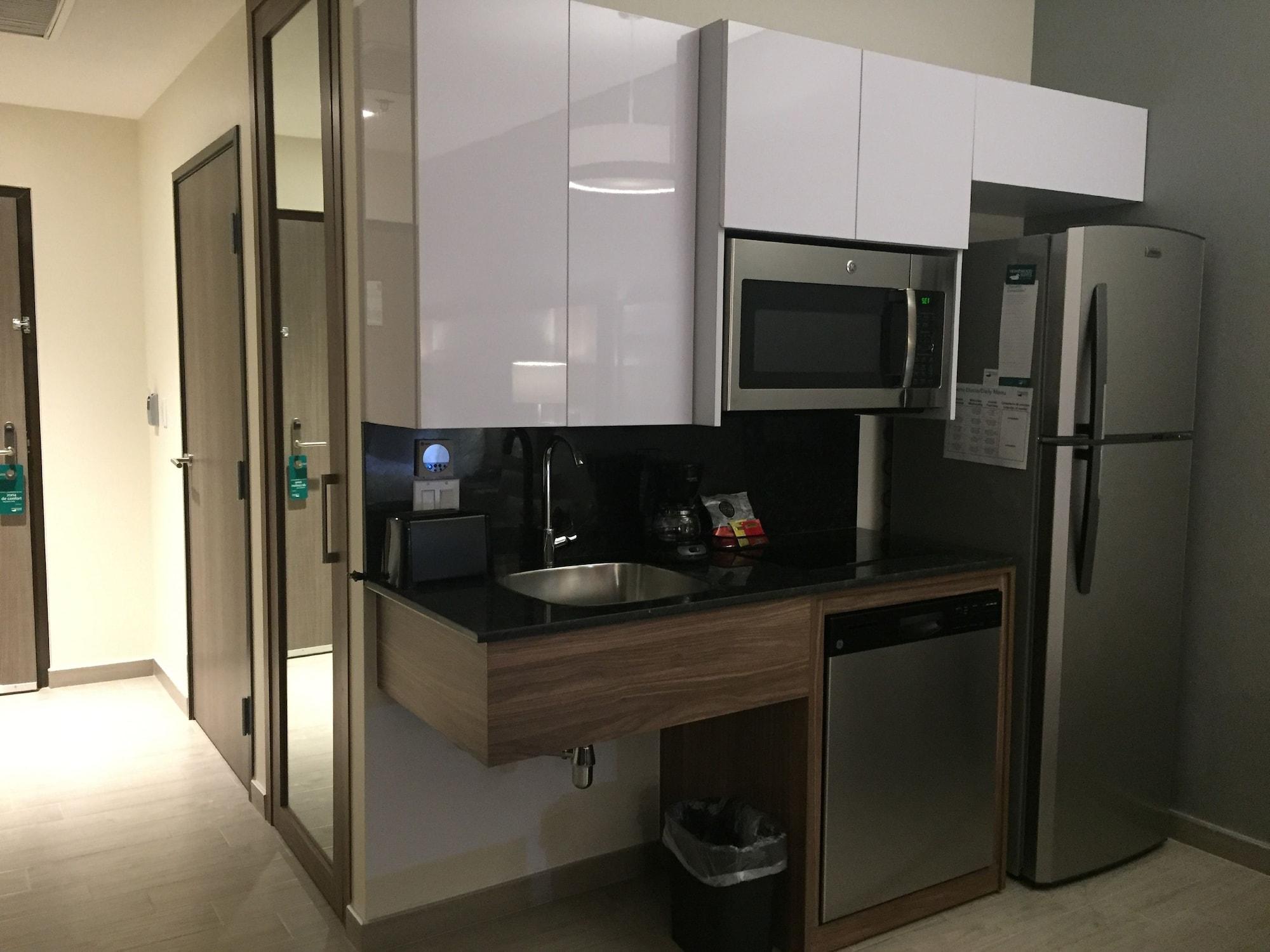 Fiesta Inn Suites Aeropuerto Del Bajio Silao Dış mekan fotoğraf