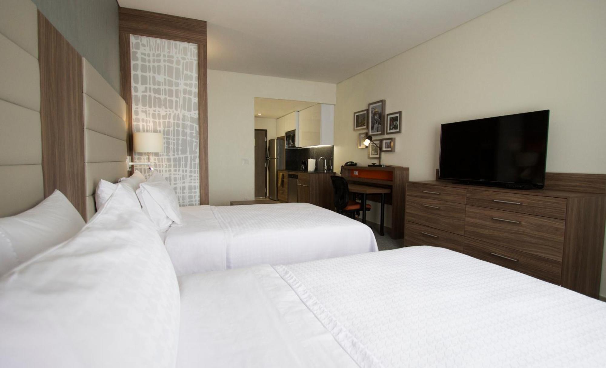 Fiesta Inn Suites Aeropuerto Del Bajio Silao Dış mekan fotoğraf