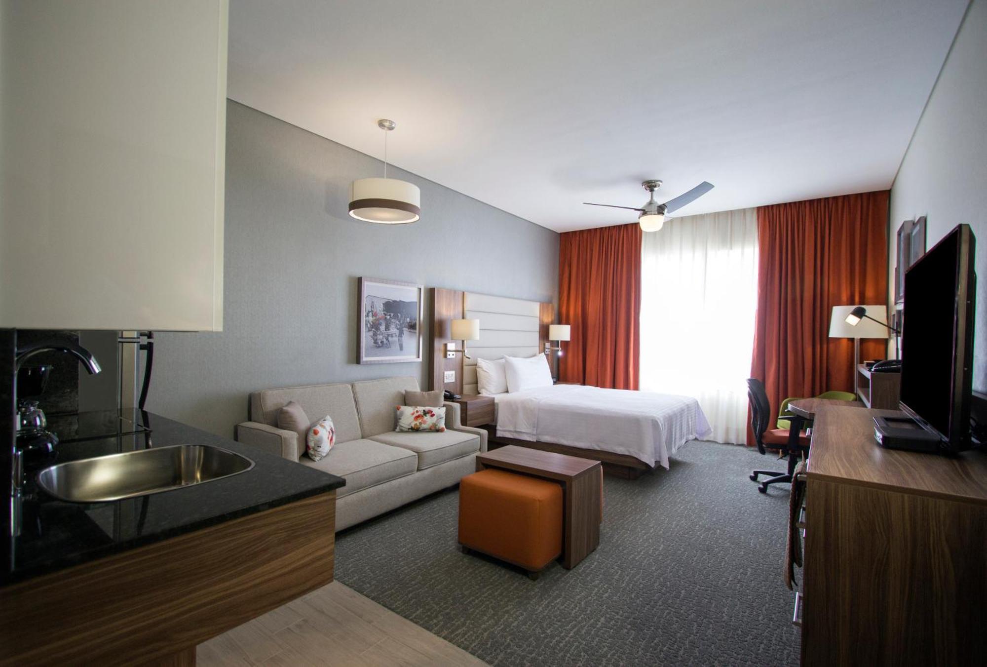 Fiesta Inn Suites Aeropuerto Del Bajio Silao Dış mekan fotoğraf