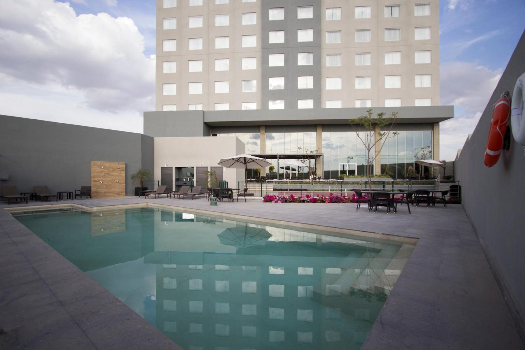 Fiesta Inn Suites Aeropuerto Del Bajio Silao Dış mekan fotoğraf