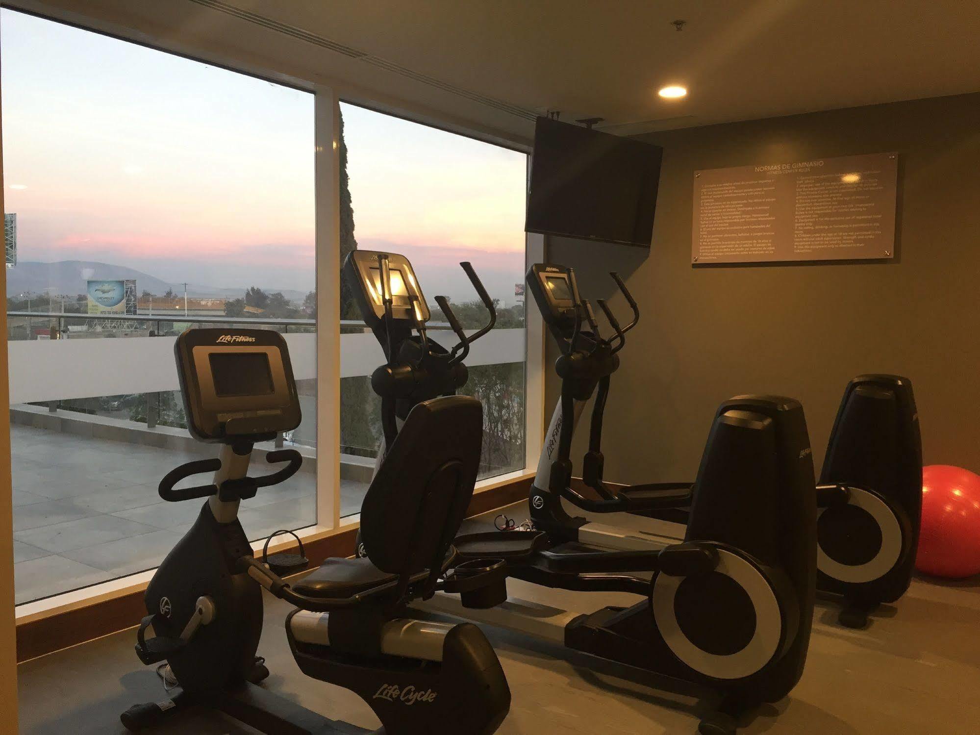 Fiesta Inn Suites Aeropuerto Del Bajio Silao Dış mekan fotoğraf